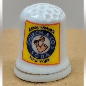 VINTAGE THIMBLE- PORCELAIN FRANKLIN ADVERTISING COMPANY ARM & HAMMER SODA